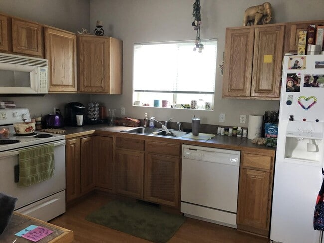 Building Photo - 3 Bed | 2.5 Bath Duplex in Sunrise Villas ... Rental