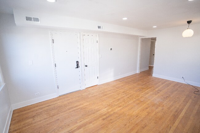 Photo - 5735 W Addison St Unit 2