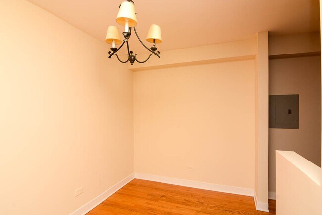 675 W Wrightwood Ave Unit 605