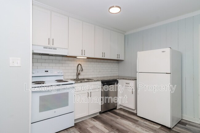 Photo - 2331 15th St NE