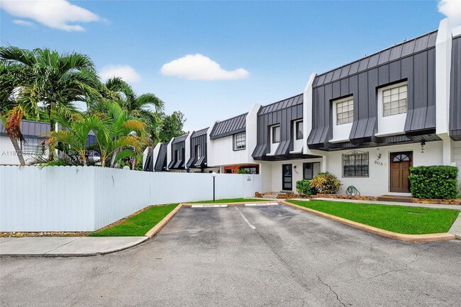 Building Photo - 6667 Miller Dr Rental
