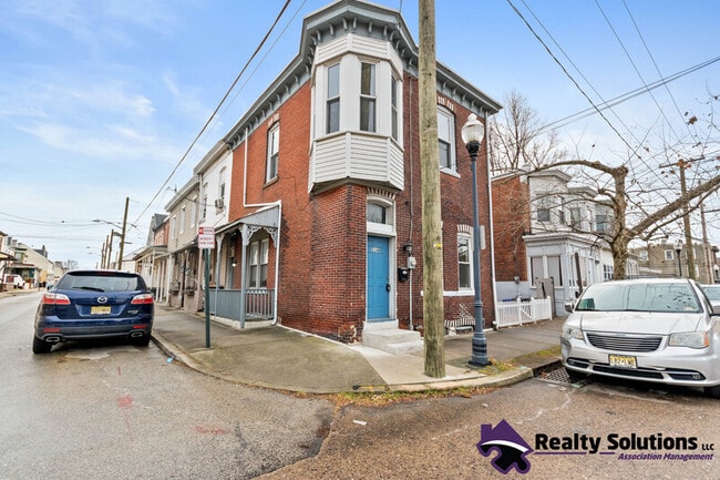 216 N King St