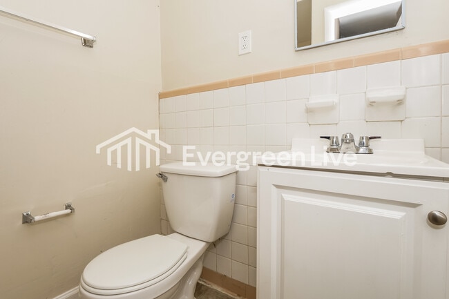 Photo - 1574 Gowan Dr