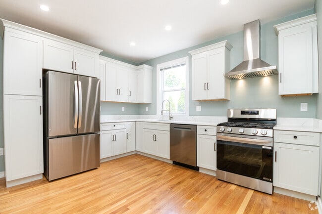 Building Photo - 172 Eliot St Unit 1 Rental