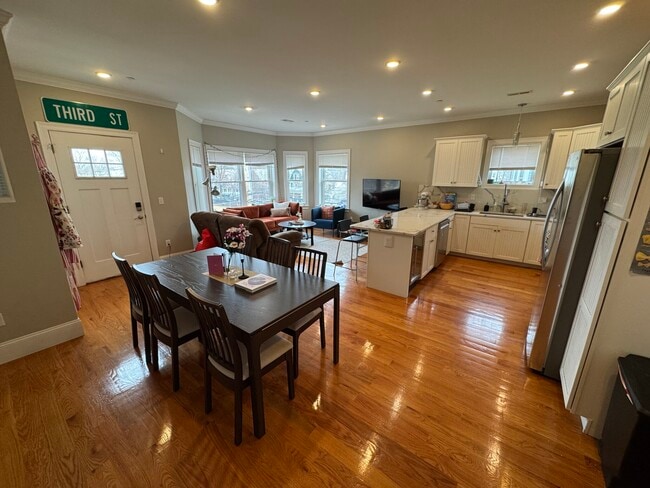 Building Photo - 116 Holland St Unit 3L