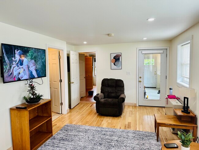 Photo - 611 S Main St Unidad Brattleboro