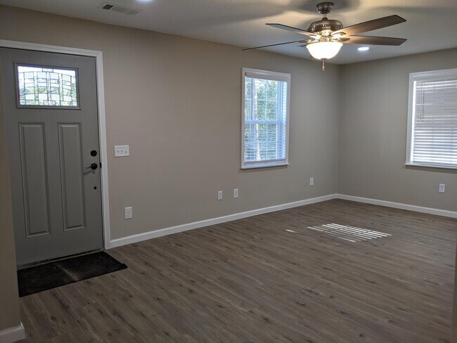 Photo - 108 W 9th St