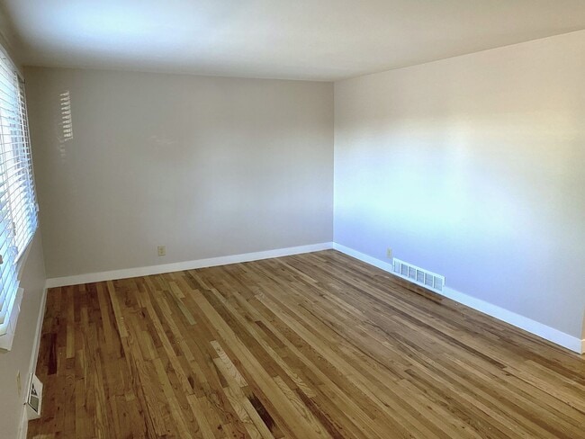 Photo - Charming 3-Bedroom Oasis with Expansive Yard and Driveway!