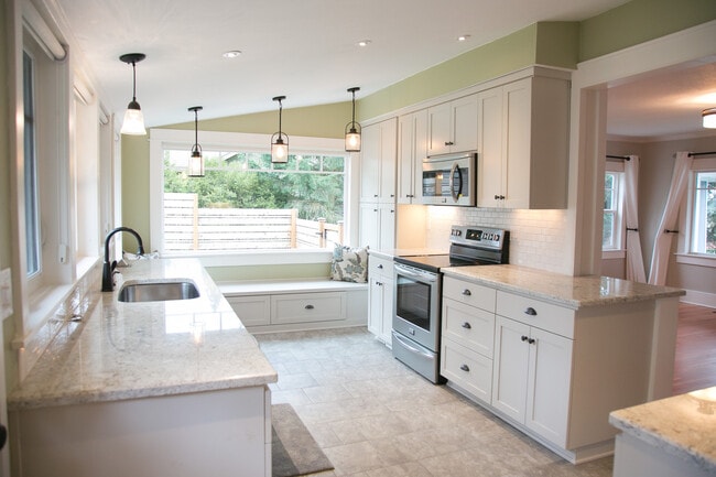 Photo - Charming Multnomah Village Remodeled Cottage