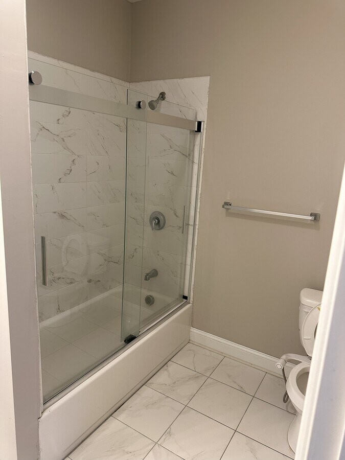 Photo - 1090 Main St