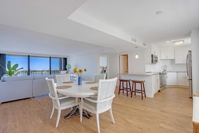 Photo - 130 Lakeshore Dr Unit 923