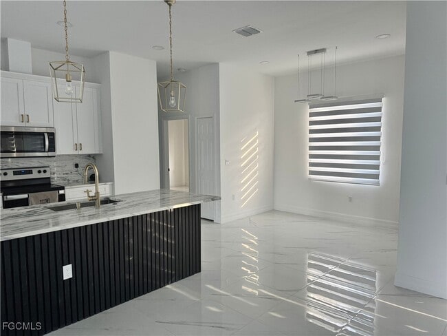 Photo - 1907 W 9th St