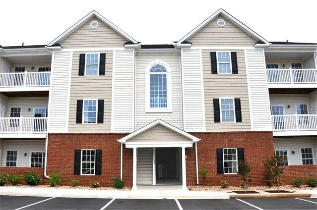 Photo - 100 Capstone Dr