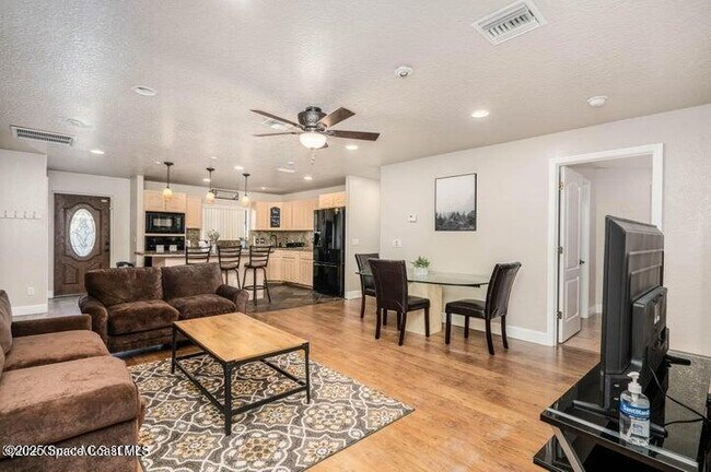 Photo - 1043 Green Rd