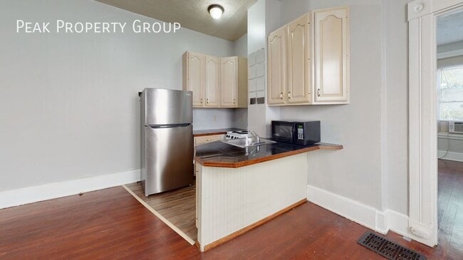 Photo - 23 W Hollister St