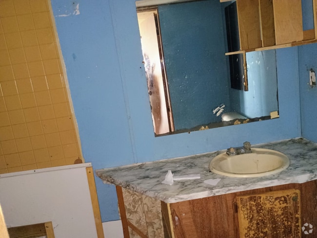 Building Photo - 121 S Pine St Rental