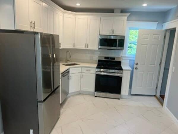 Building Photo - 31 Raymond Ave Unit 1