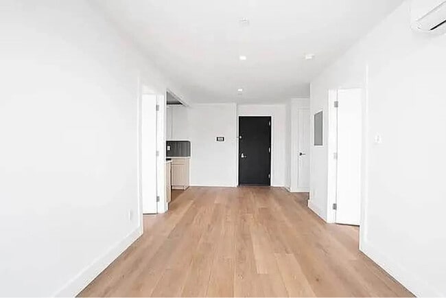 Photo - 23-33 Astoria Blvd