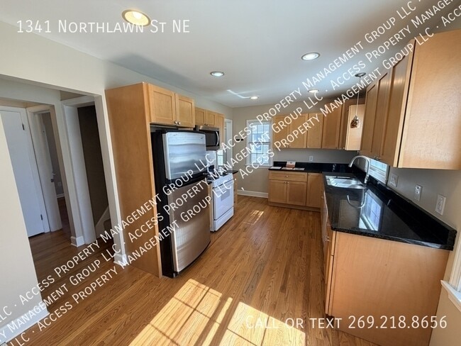 Photo - 1341 Northlawn St NE