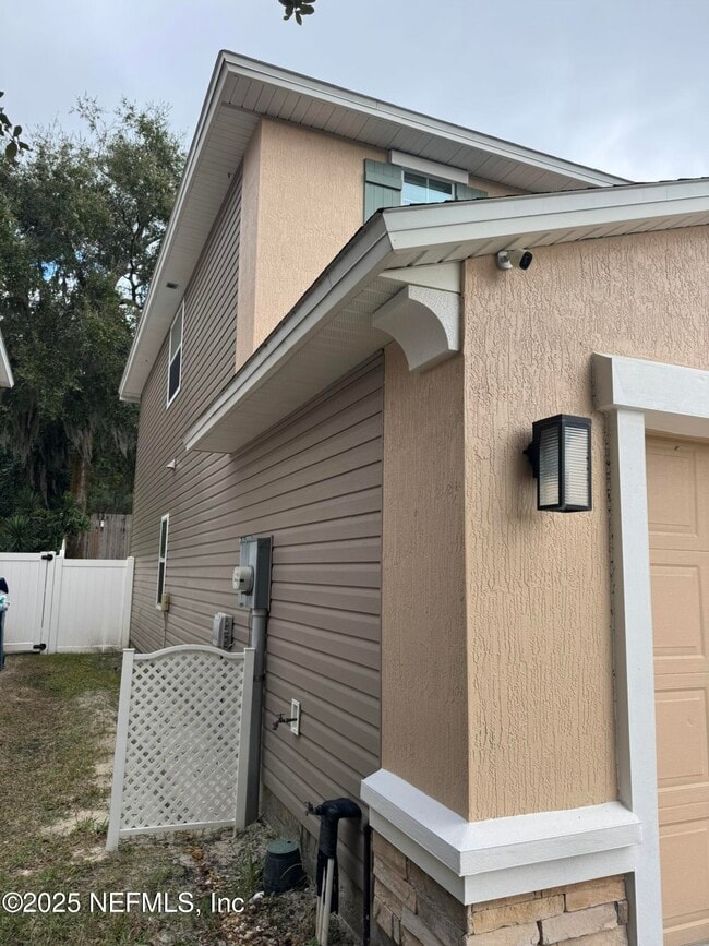 Photo - 348 Auburn Oaks Rd E