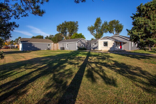 Photo - 1105 Main St