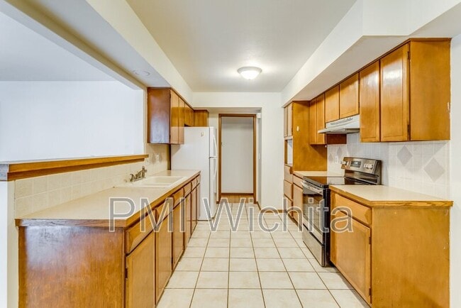 Photo - 9315 W 9th St N