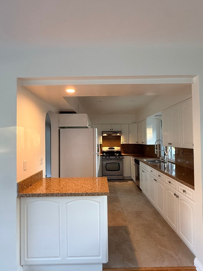 Photo - 410 N Canyon Blvd