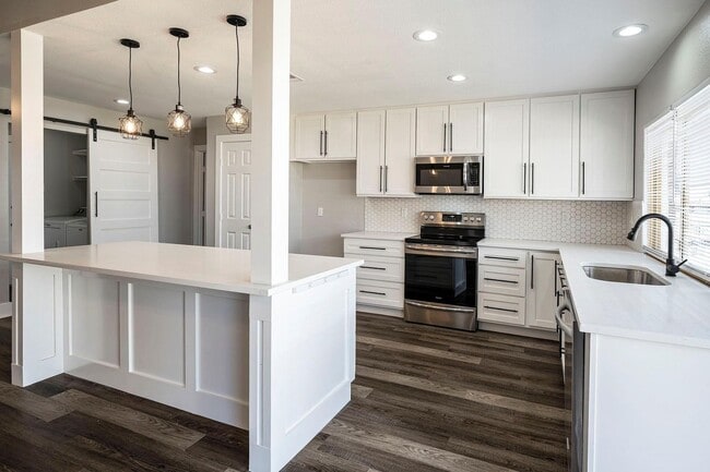 Photo - 3-2-2 Beauty Grand Prairie