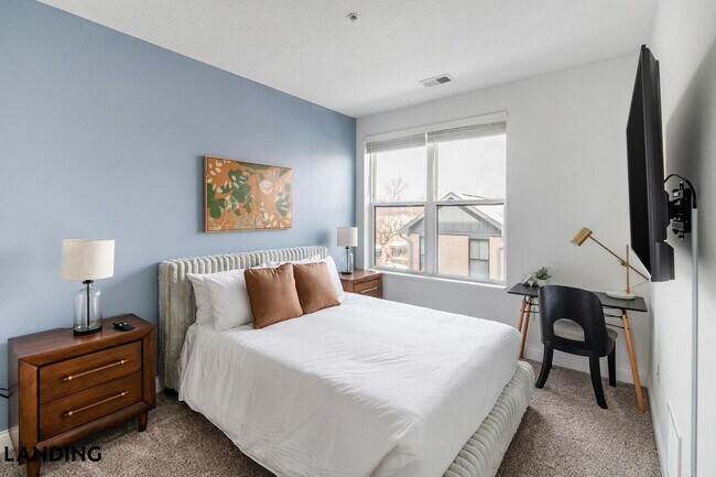 Photo - 210 W 5th Ave Unidad 419