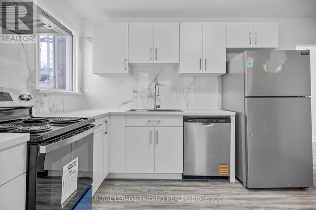 Photo - 1223 Sunningdale Rd E