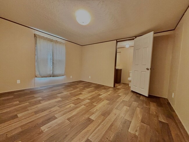 Photo - 300 Cherokee Ln