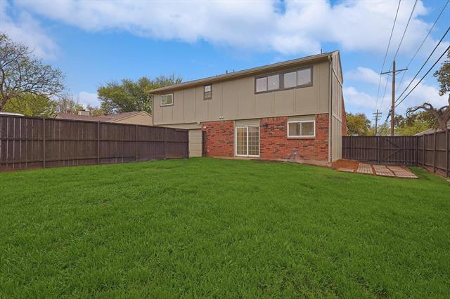 Photo - 402 Creekmeadow Ln