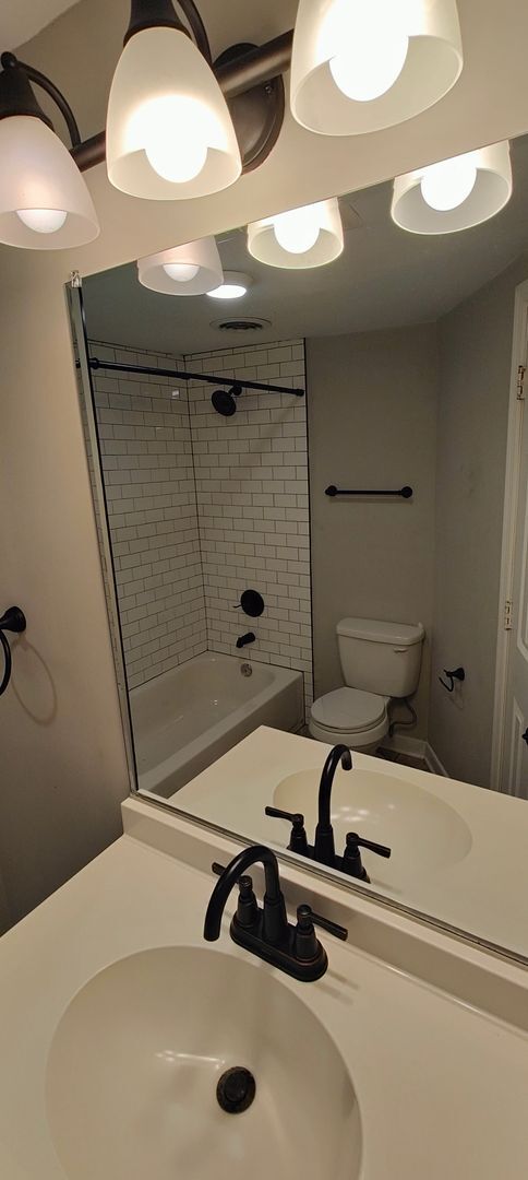 Building Photo - Large, Renovated 4 bedroom in Church Hill Rental