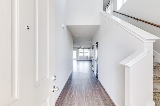 Photo - 204 Mountain Valley St