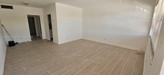 Photo - 230 SW 11th Ave Unit 14