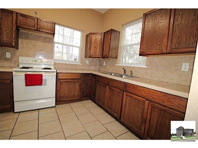 Photo - 207 S 6th St