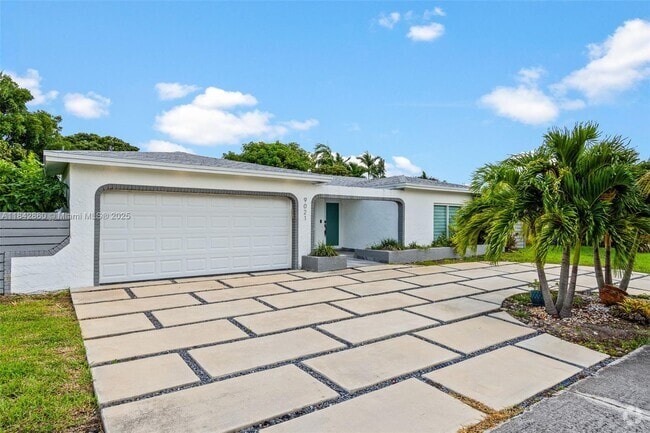 Building Photo - 9021 NW 7th Ct Rental