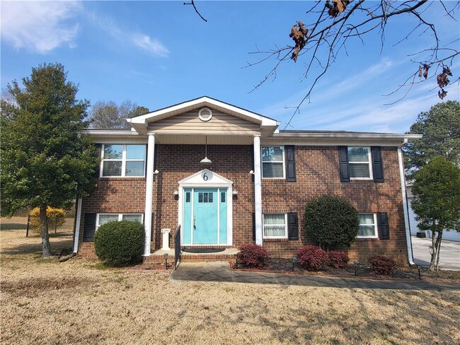 Building Photo - 6 Skyland Dr NW