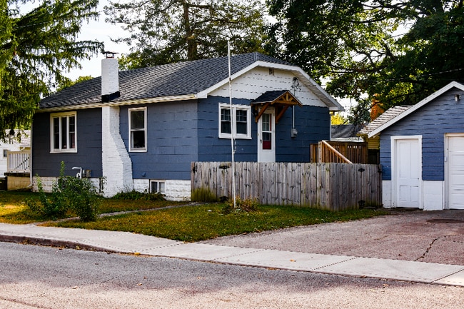 Photo - 308 Maple St