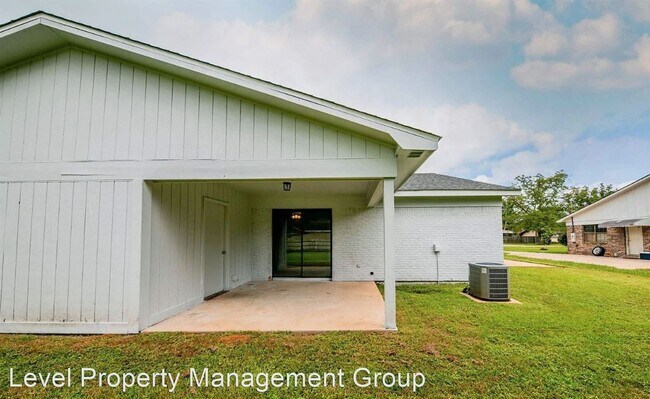 Photo - 3 br, 2 bath House - 513 W. Rose Ave.