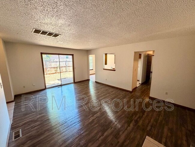 7000 Woodlake Dr