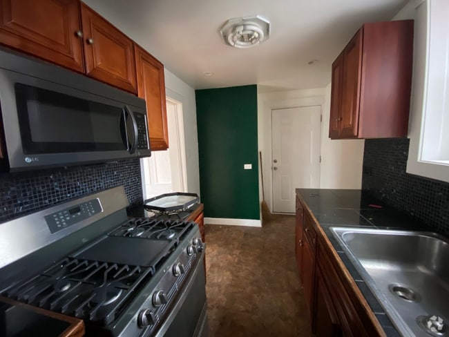 Building Photo - 6301 N Washtenaw Ave Rental