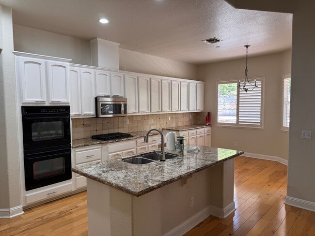 Photo - Recently Updated 4 Bedroom Prairie Oaks Ho...