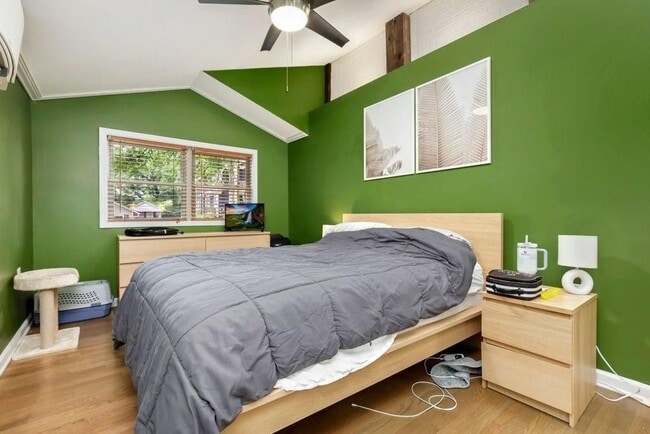 Photo - 677 Holmes St NW