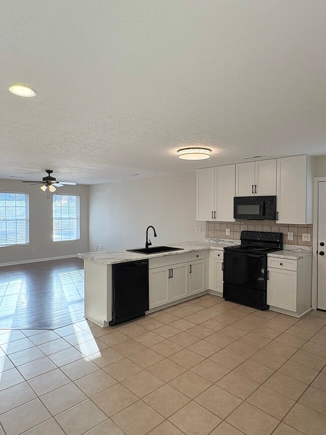 Photo - 401 Catalpa Cir