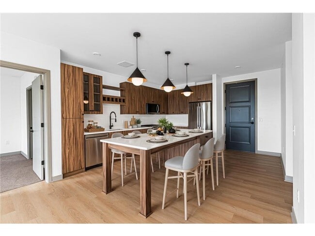 Building Photo - 640 Wisconsin Ave N Unit 636