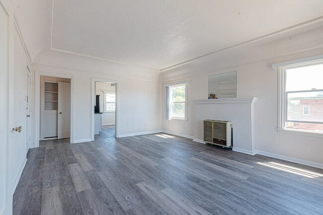 Photo - 4915 San Vicente Blvd Unidad 2