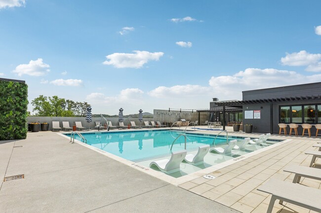 Building Photo - Solis Kennesaw Rental