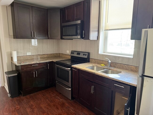 Building Photo - 4832 N Winthrop Ave Unit 2R