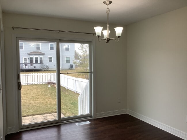 Photo - 768 Shellbark St